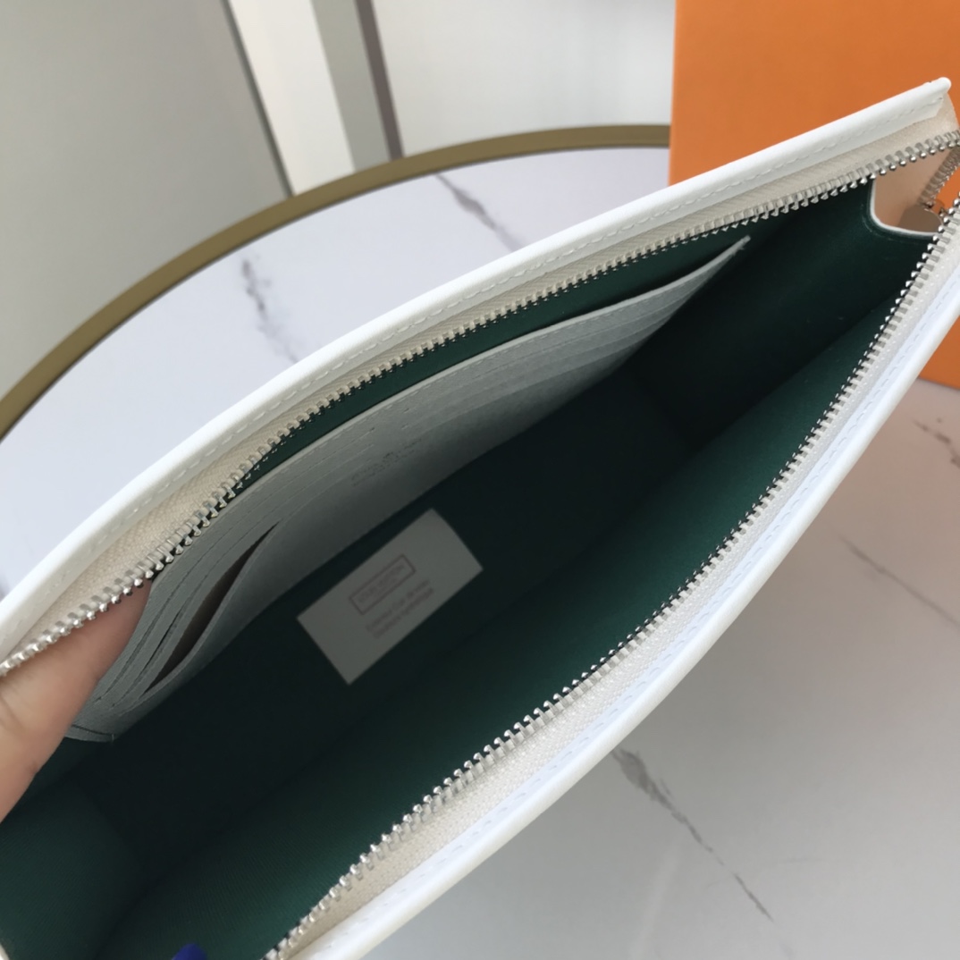 Replica Louis Vuitton Pochette Voyage Mm M30423