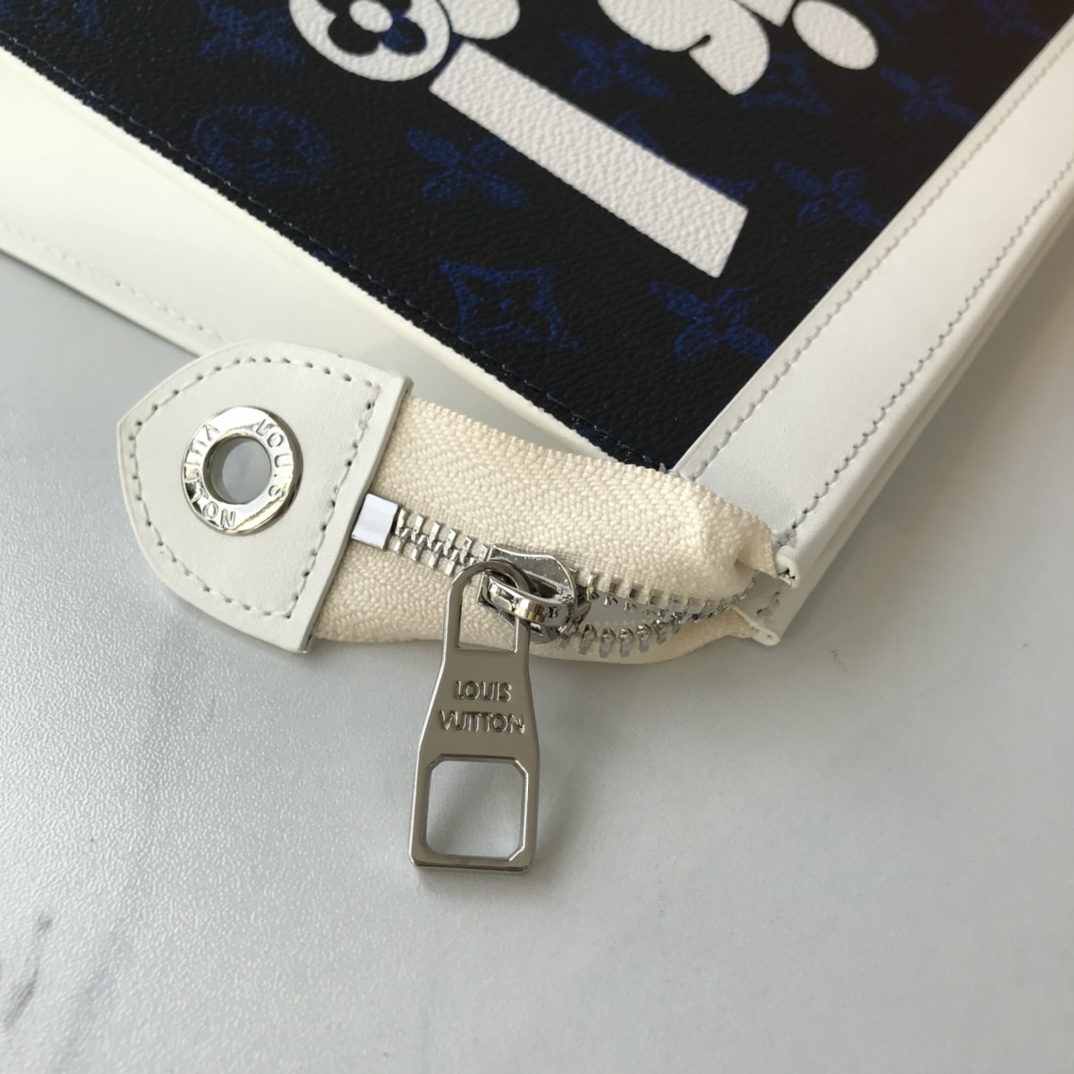 Replica Louis Vuitton Pochette Voyage Mm M30423