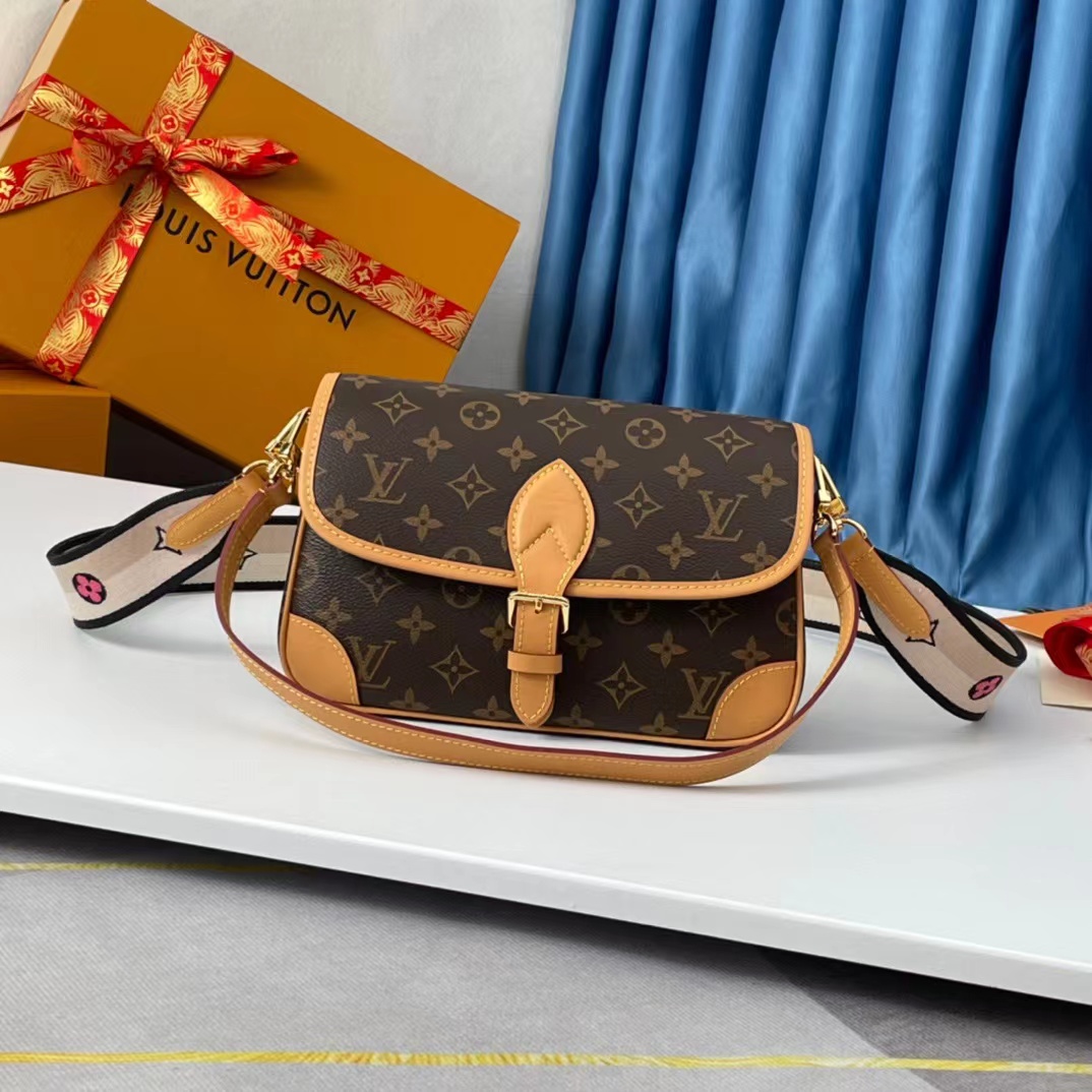 Replica Louis Vuitton Monogram Canvas Diane Bag M45985