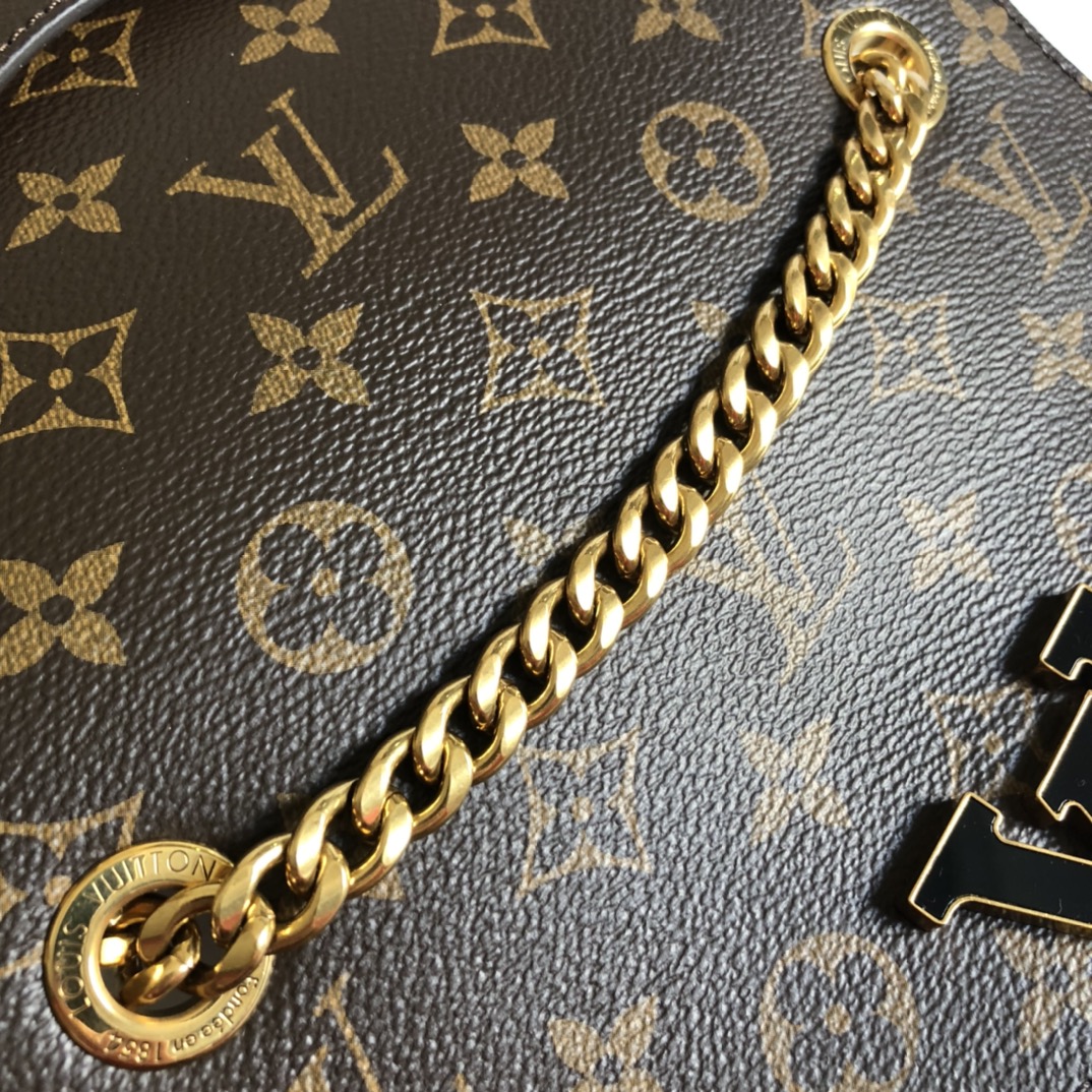 Replica Louis Vuitton Passy Compact Chain Bag