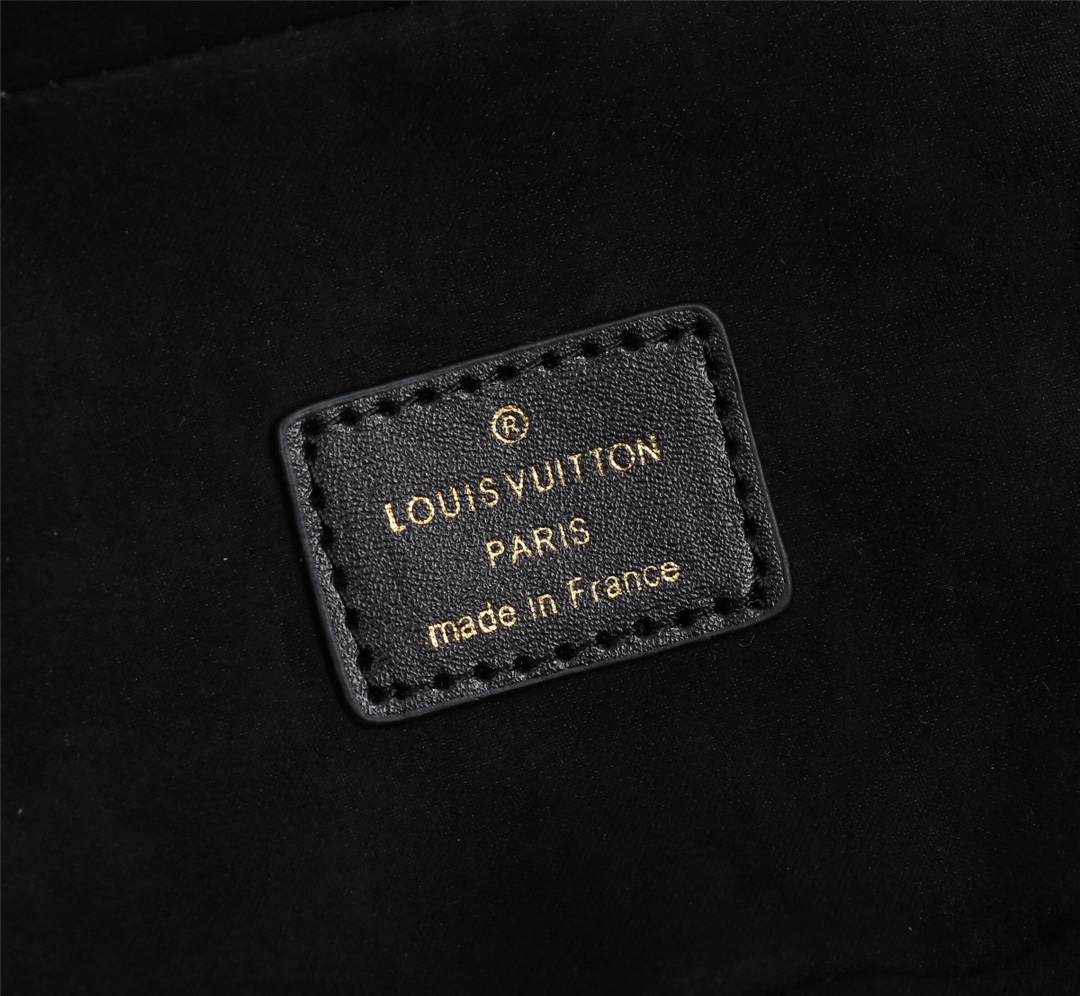 Replica Louis Vuitton Game On Vanity Pm M57482 Black/White