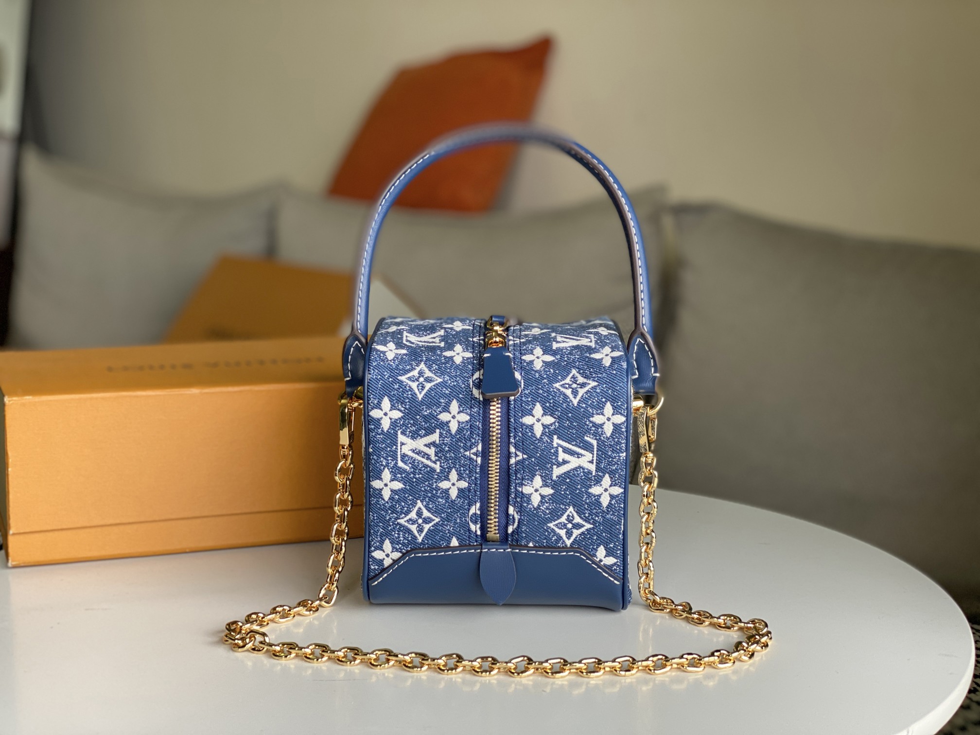 Replica Louis Vuitton Square Bag