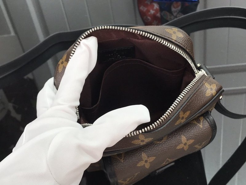 Replica Louis Vuitton Christopher Wearable Wallet M69404