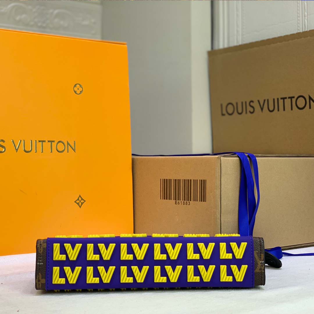 Replica Louis Vuitton Rubber Collection-Toiletry Pouch 26 M66601