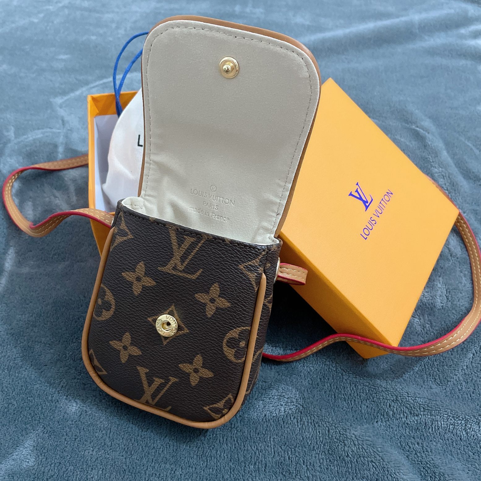 Replica Louis Vuitton Classic Monogram Waist Bag L06