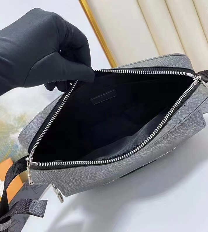 Replica Louis Vuitton Taigarama Outdoor Messenger Pm M30830 Silver