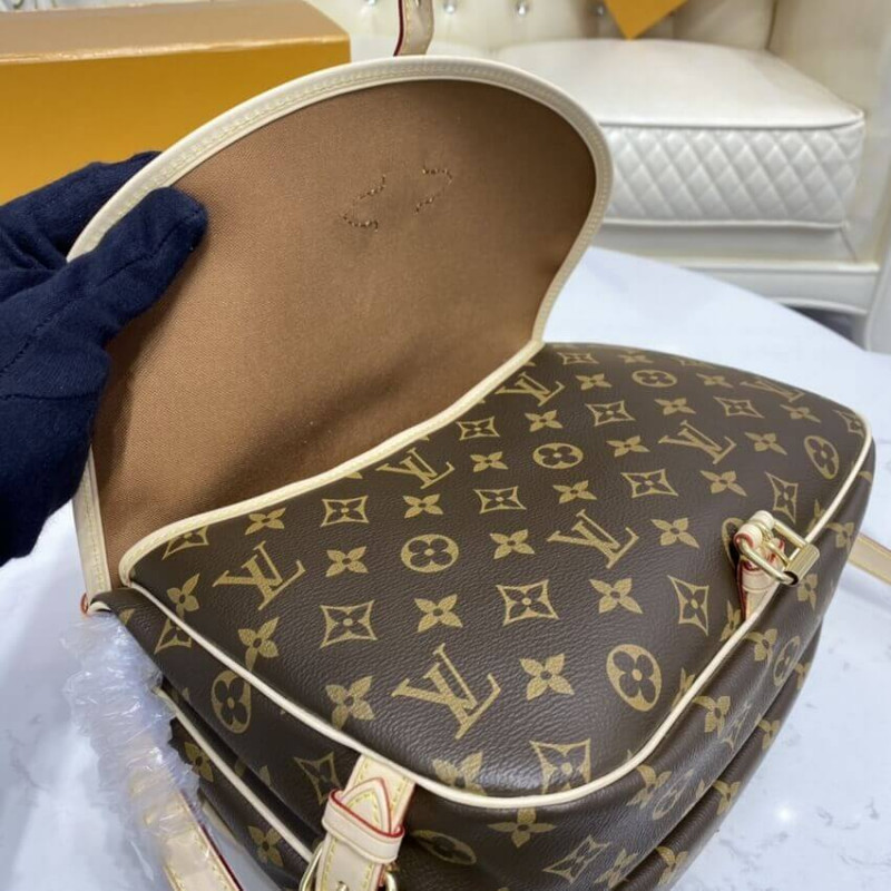 Replica Louis Vuitton Monogram Canvas Saumur Mm M40710