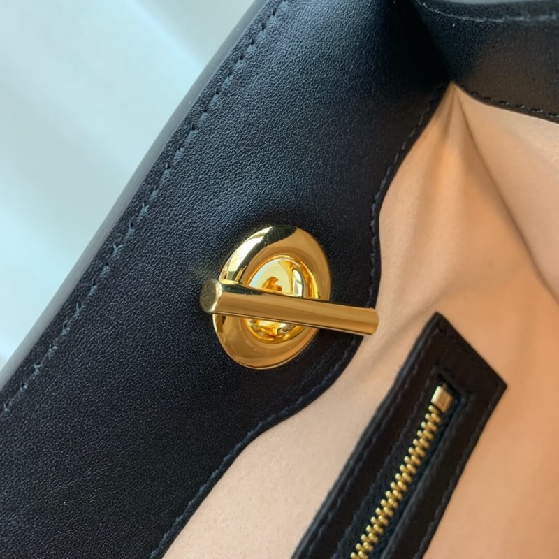 Replica Gucci Padlock Gucci Signature Medium Shoulder Bag 479197