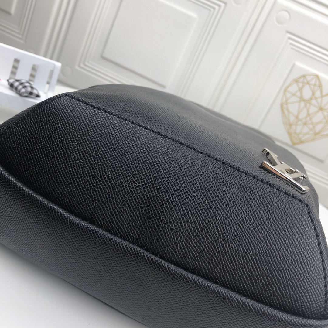 Replica Louis Vuitton Avenue Sling Bag M30443