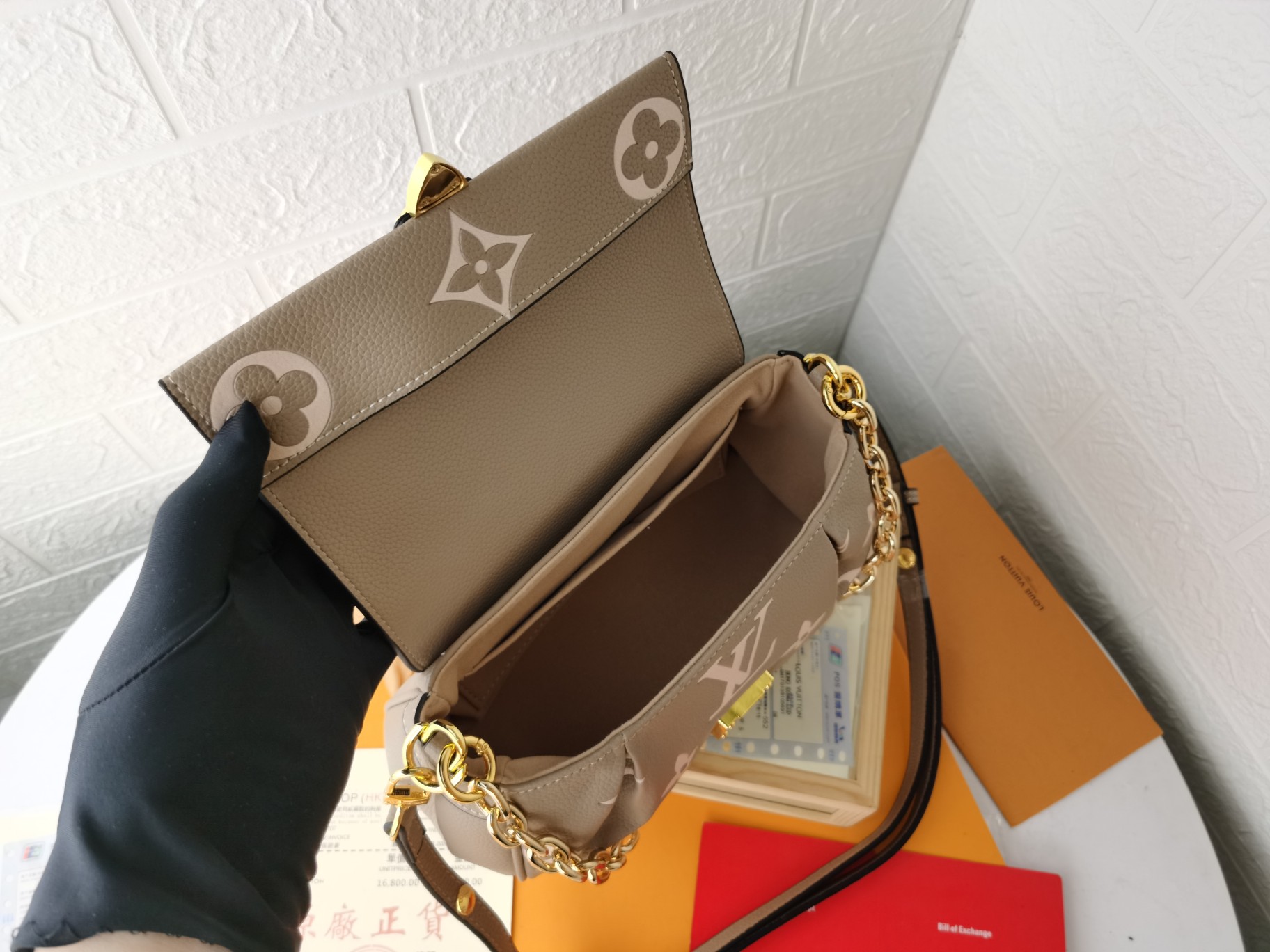 Replica Louis Vuitton Favorite M45813