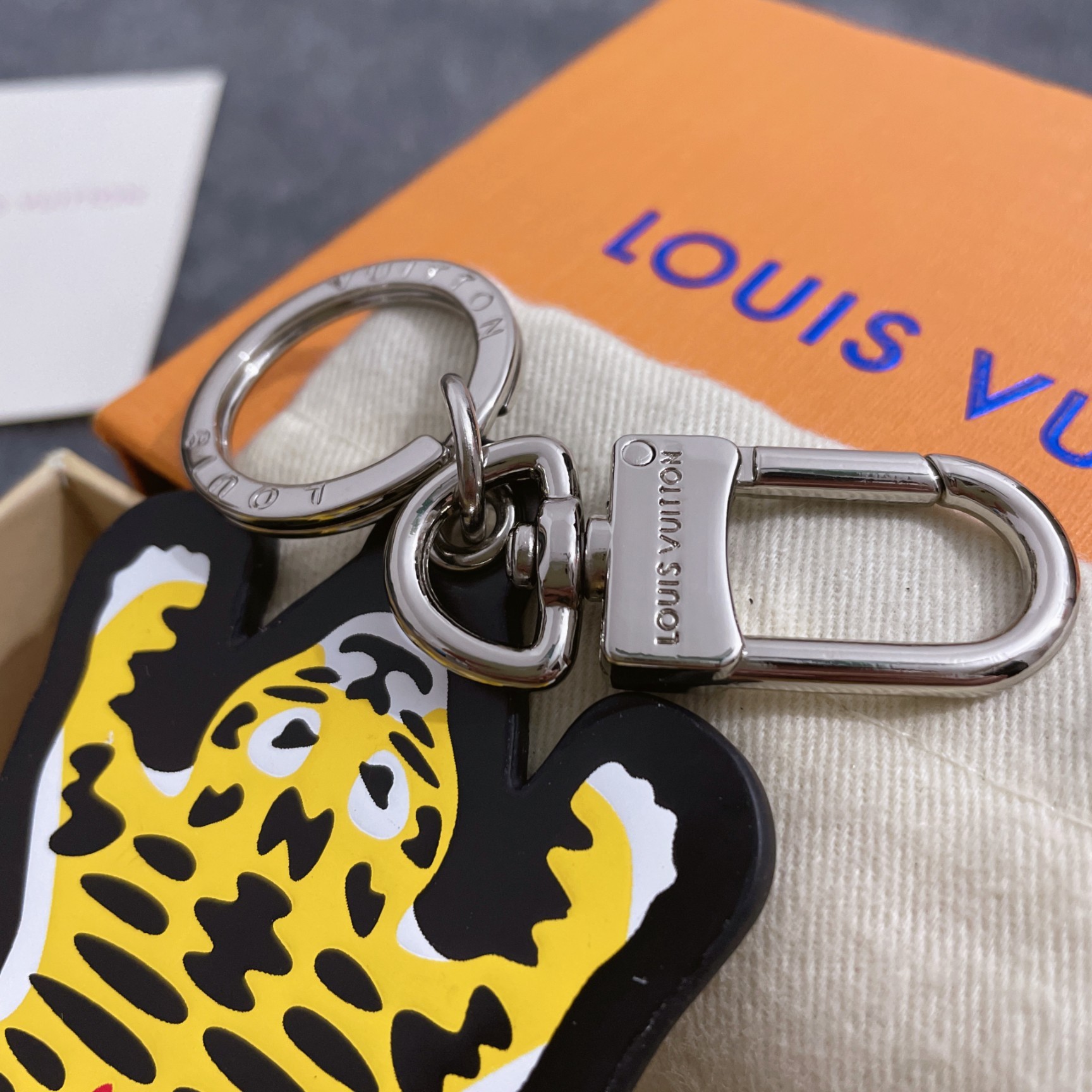 Replica Louis Vuitton Tiger Bag Charm And Key Holder L011