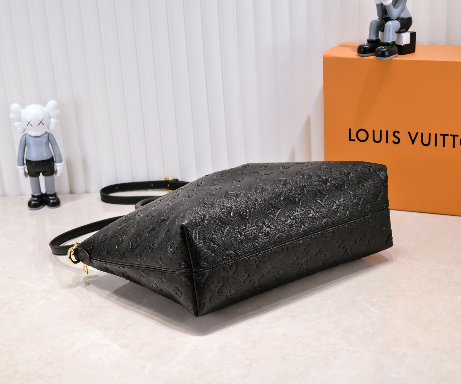 Replica Louis Vuitton Embossed Boetie Mm/Pm