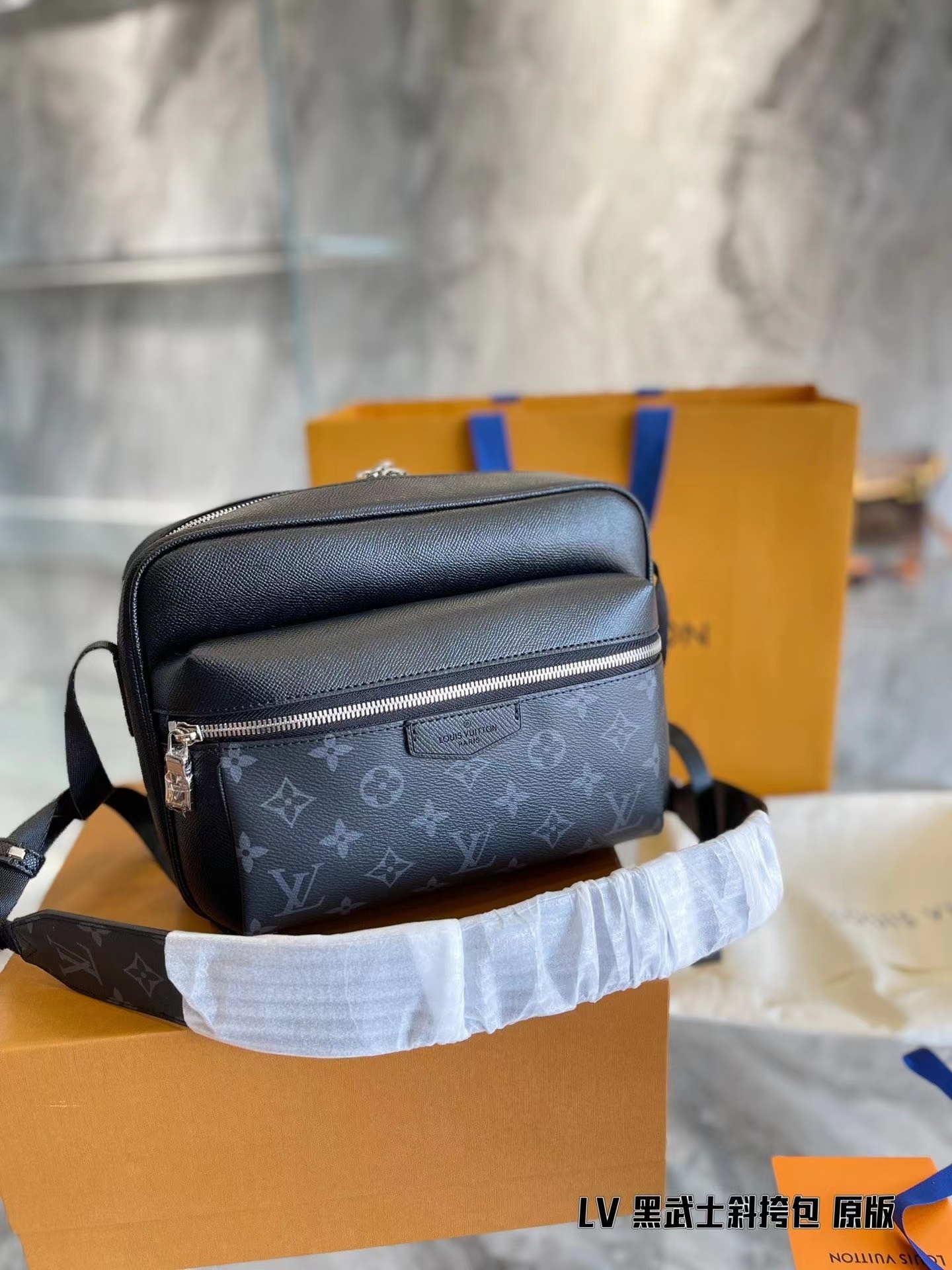 Replica Louis Vuitton Taigarama Outdoor Messenger Pm M30830
