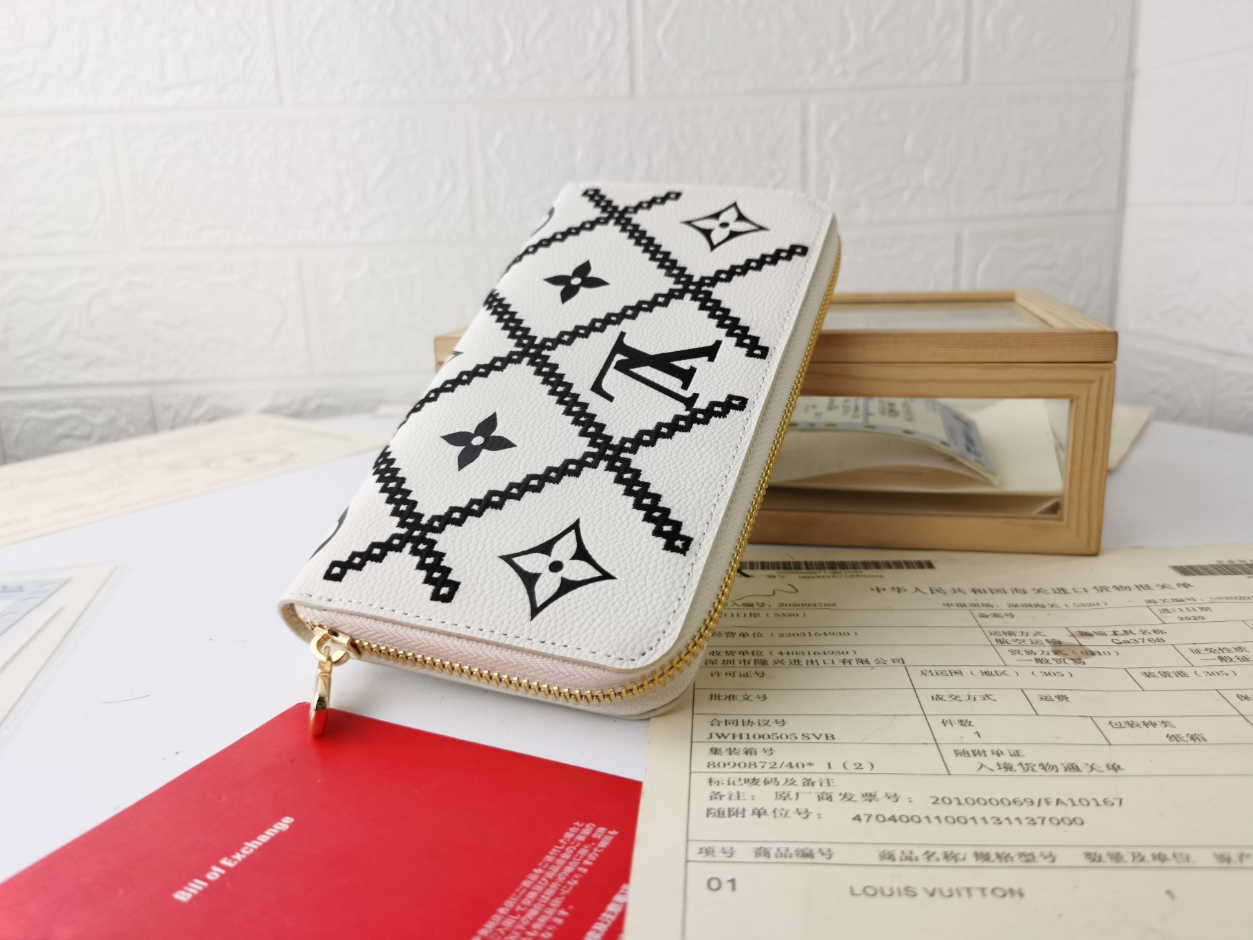 Replica Louis Vuitton Monogram Empreinte Broderies Zippy Wallet M81141