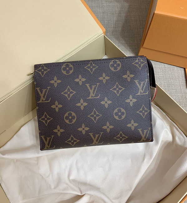 Replica Louis Vuitton Toiletry Pouch 19 M47544