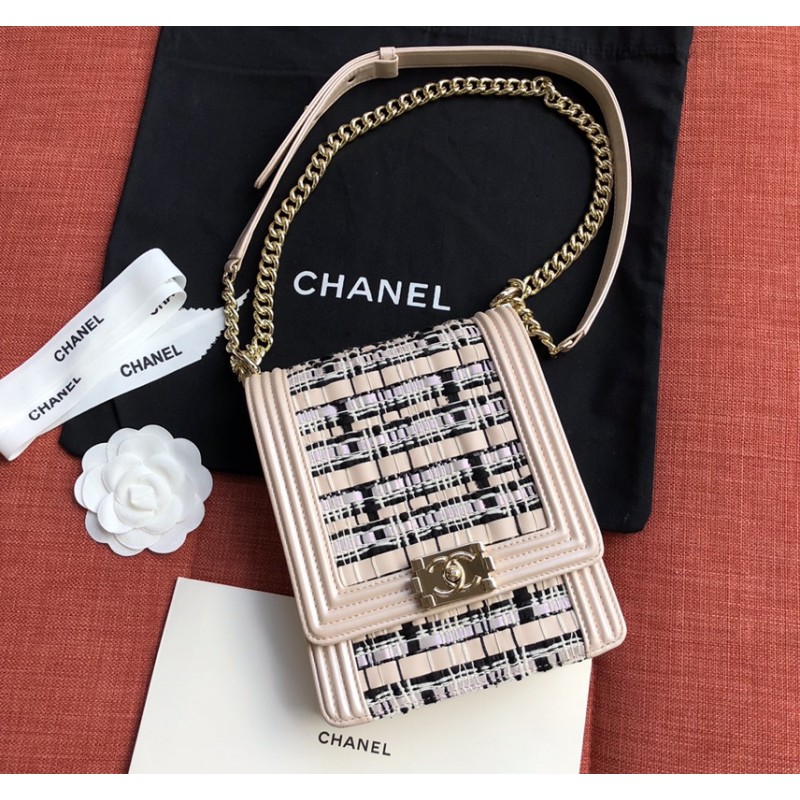 Replica Chanel Boy Chanel Handbag As0130