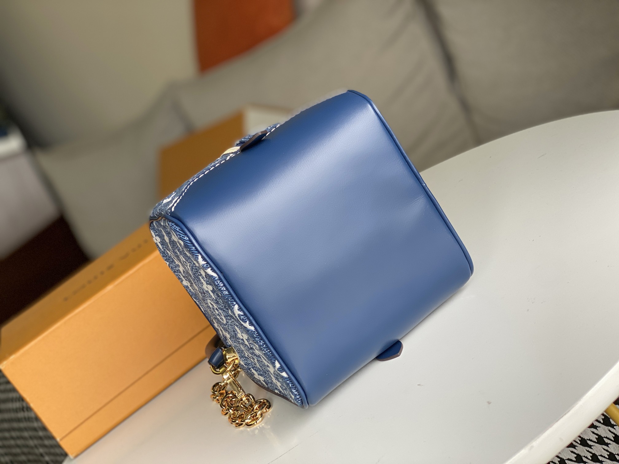 Replica Louis Vuitton Square Bag