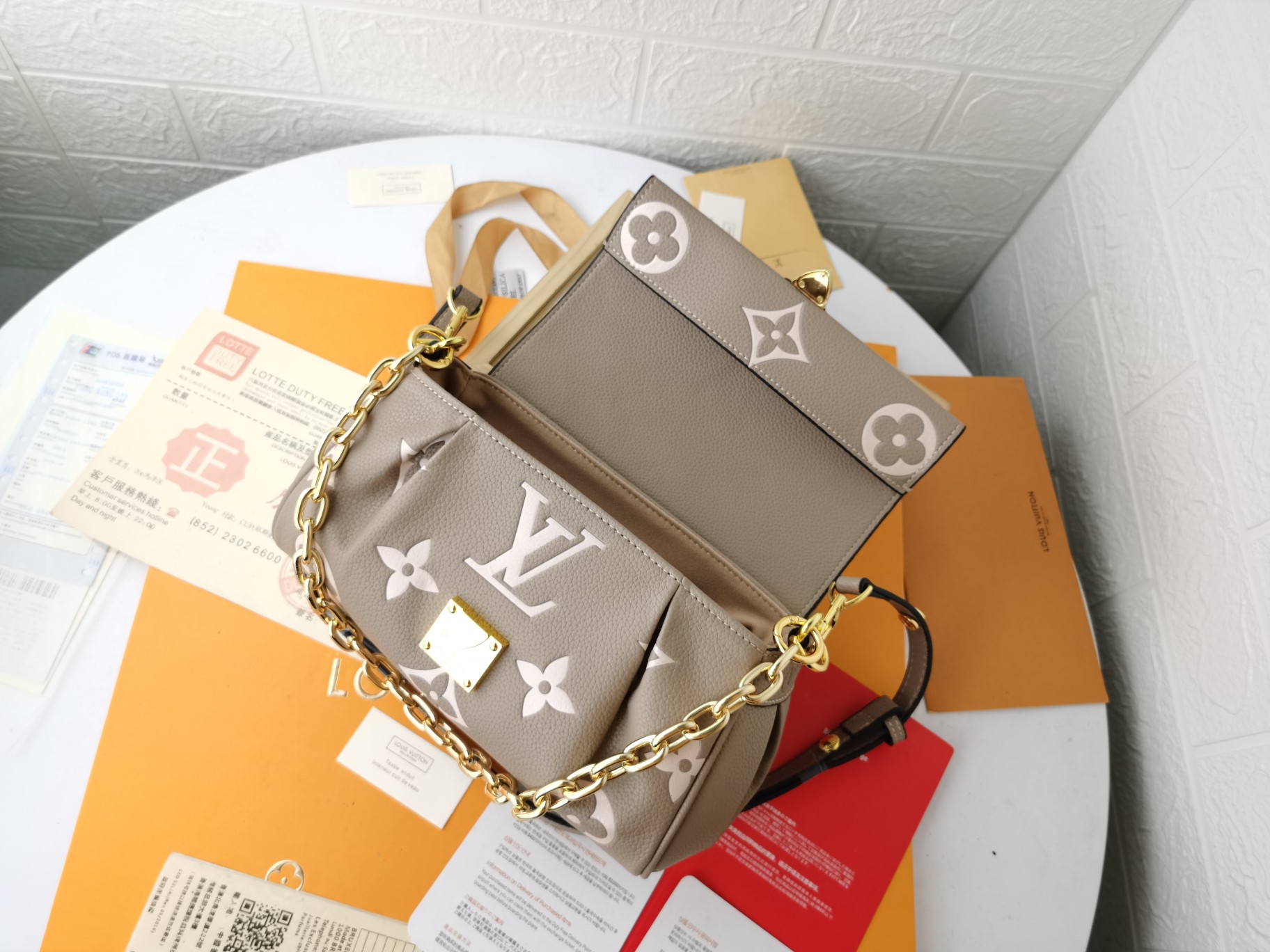 Replica Louis Vuitton Favorite M45813