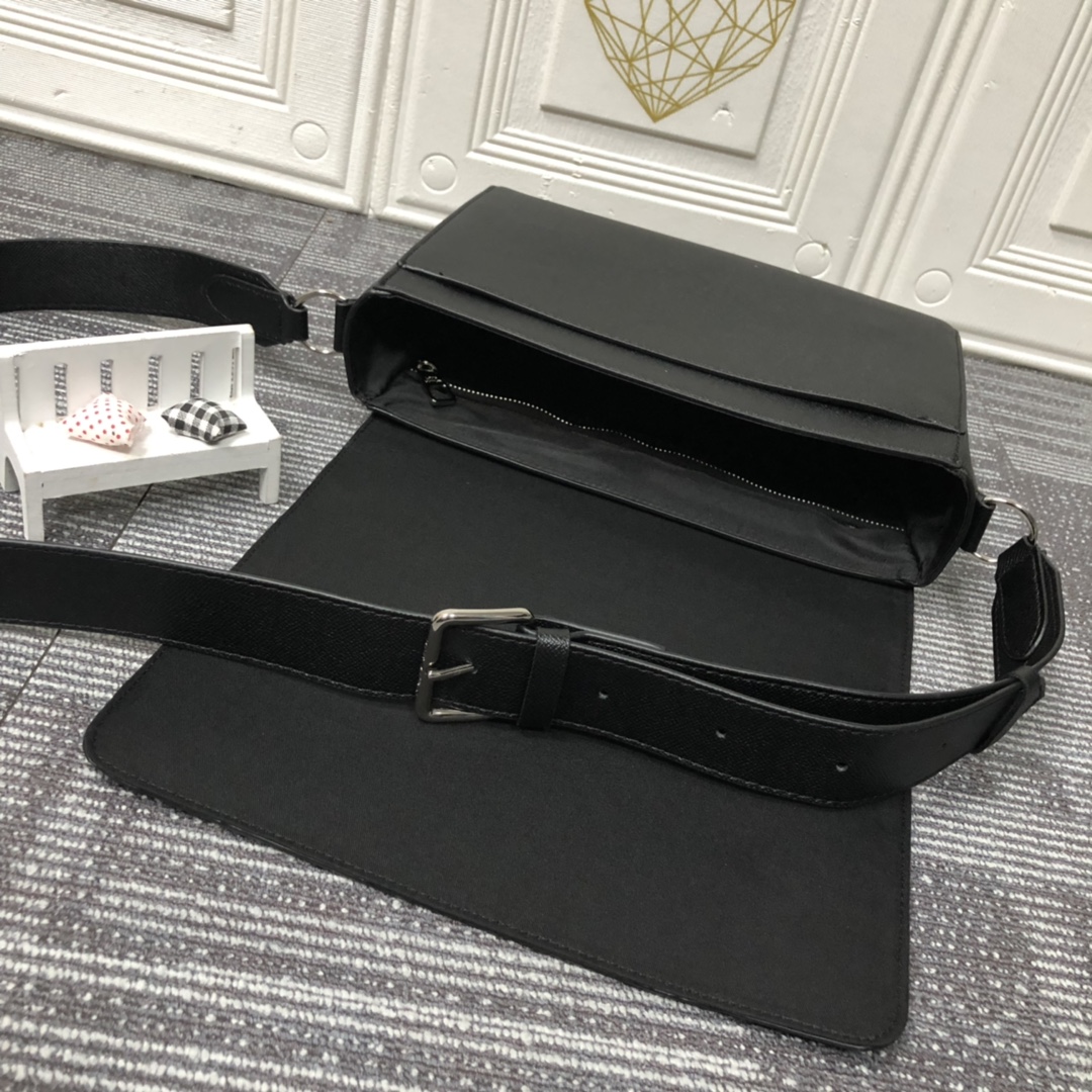 Replica Louis Vuitton New Flap Messenger M30813