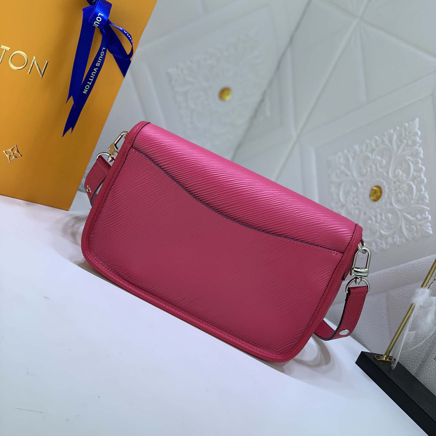 Replica Louis Vuitton Buci Crossbody Essential Daily Bag