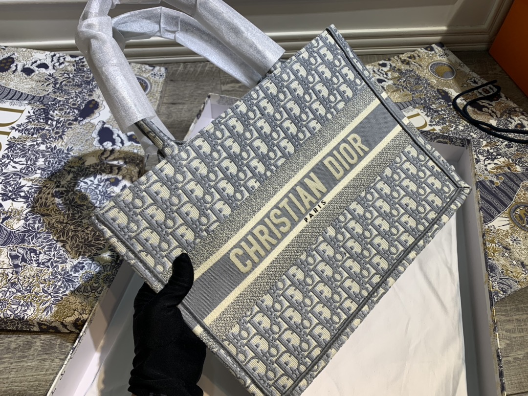 Replica Dior Polkadot Dioramour Small Book Tote Bag M1296