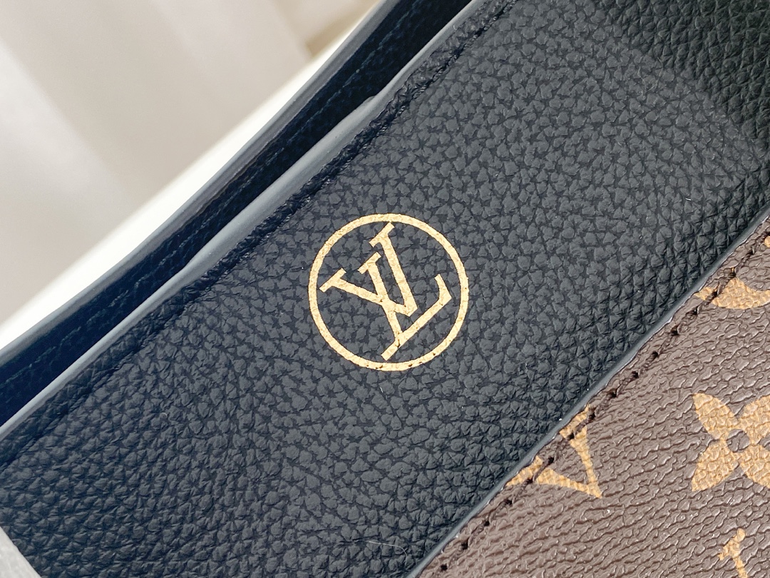 Replica Louis Vuitton On My Side M53827