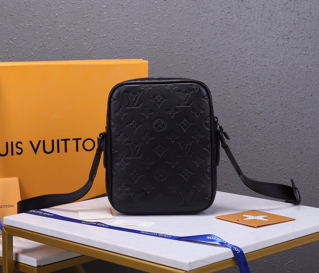 Replica Louis Vuitton Danube Slim M44972