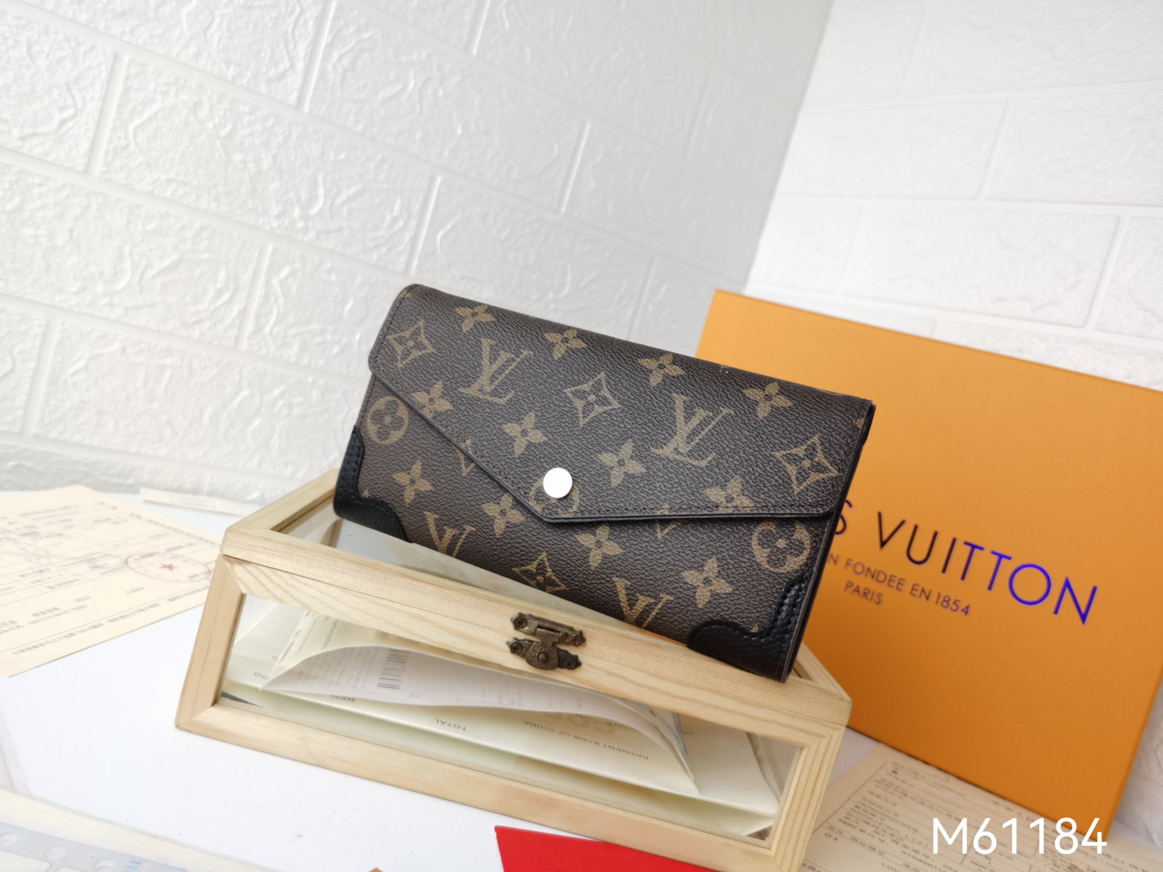 Replica Louis Vuitton Sarah Wallet Retiro Long Wallet
