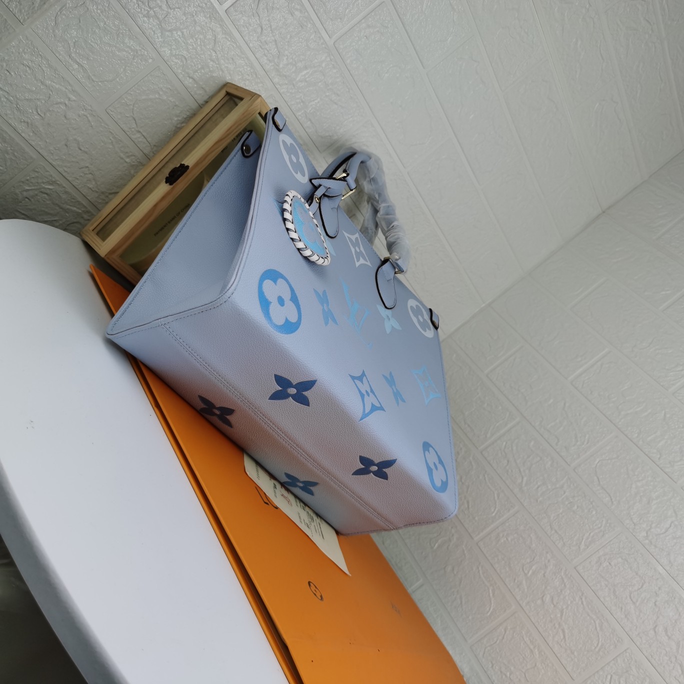 Replica Louis Vuitton By The Pool-Onthego Mm Blue/Beige/Pink