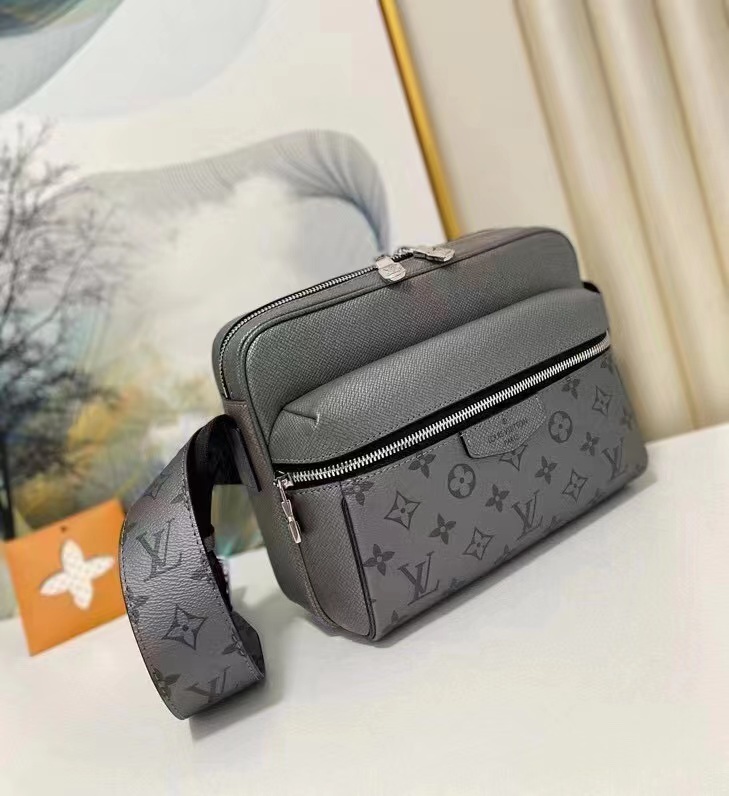 Replica Louis Vuitton Taigarama Outdoor Messenger Pm M30830 Silver