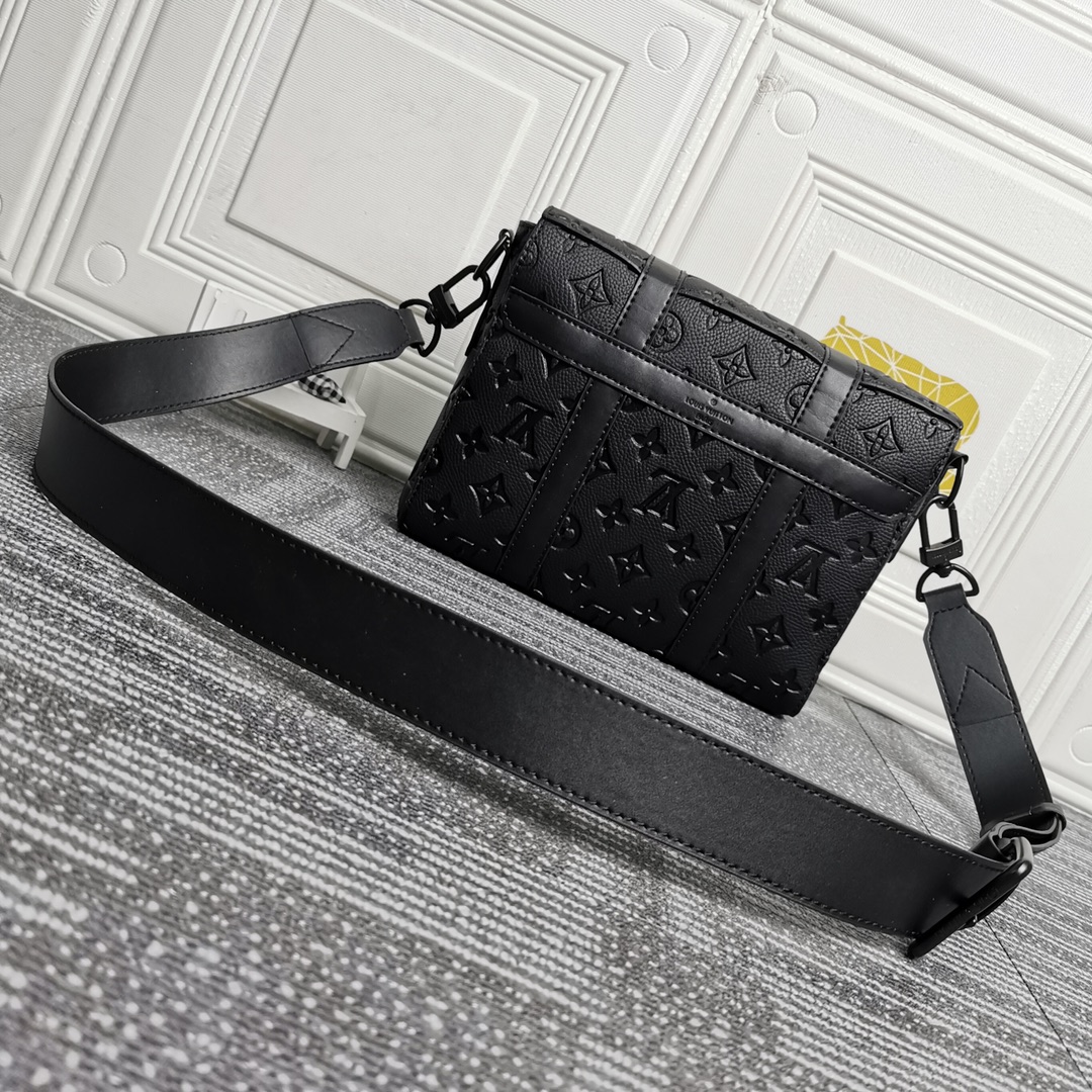 Replica Louis Vuitton Trunk Messenger Black