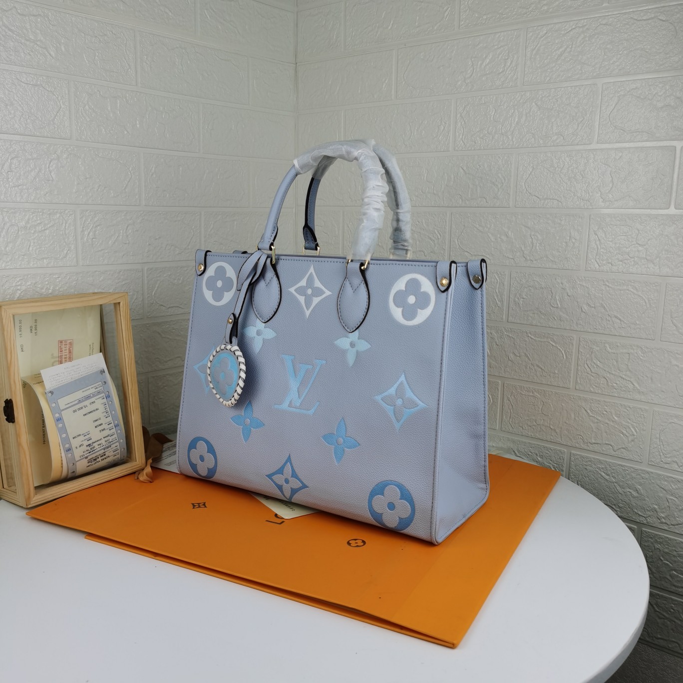 Replica Louis Vuitton By The Pool-Onthego Mm Blue/Beige/Pink