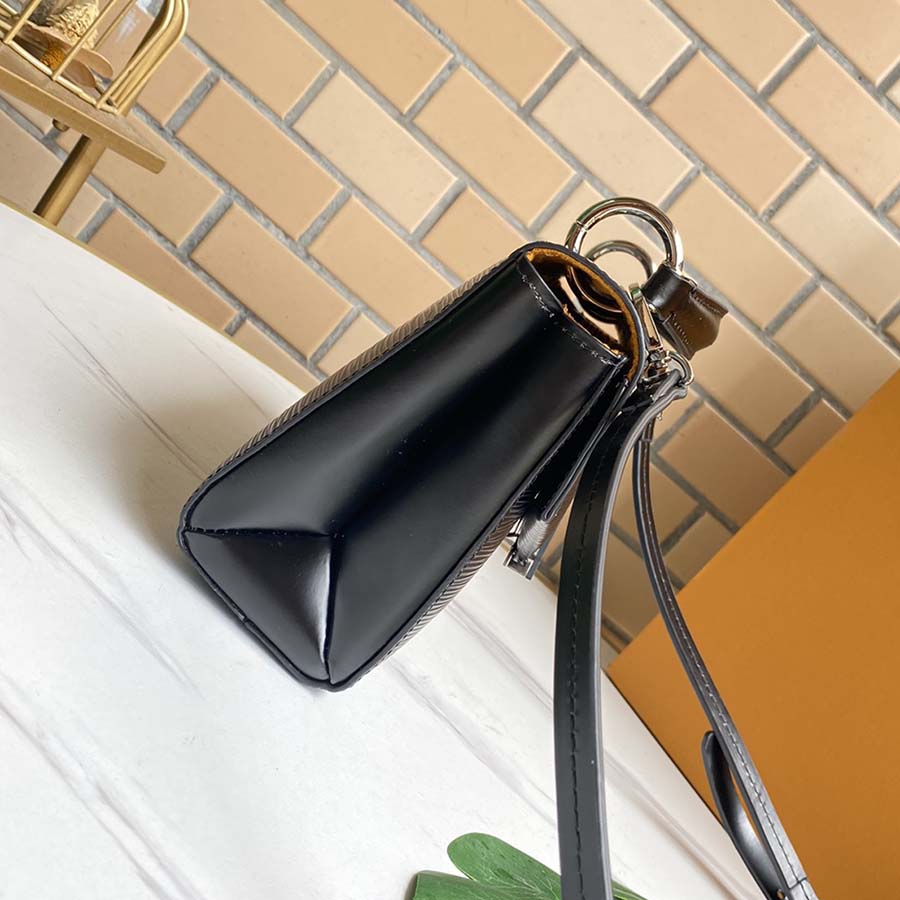 Replica Louis Vuitton Pochette Grenelle Black/White/Green
