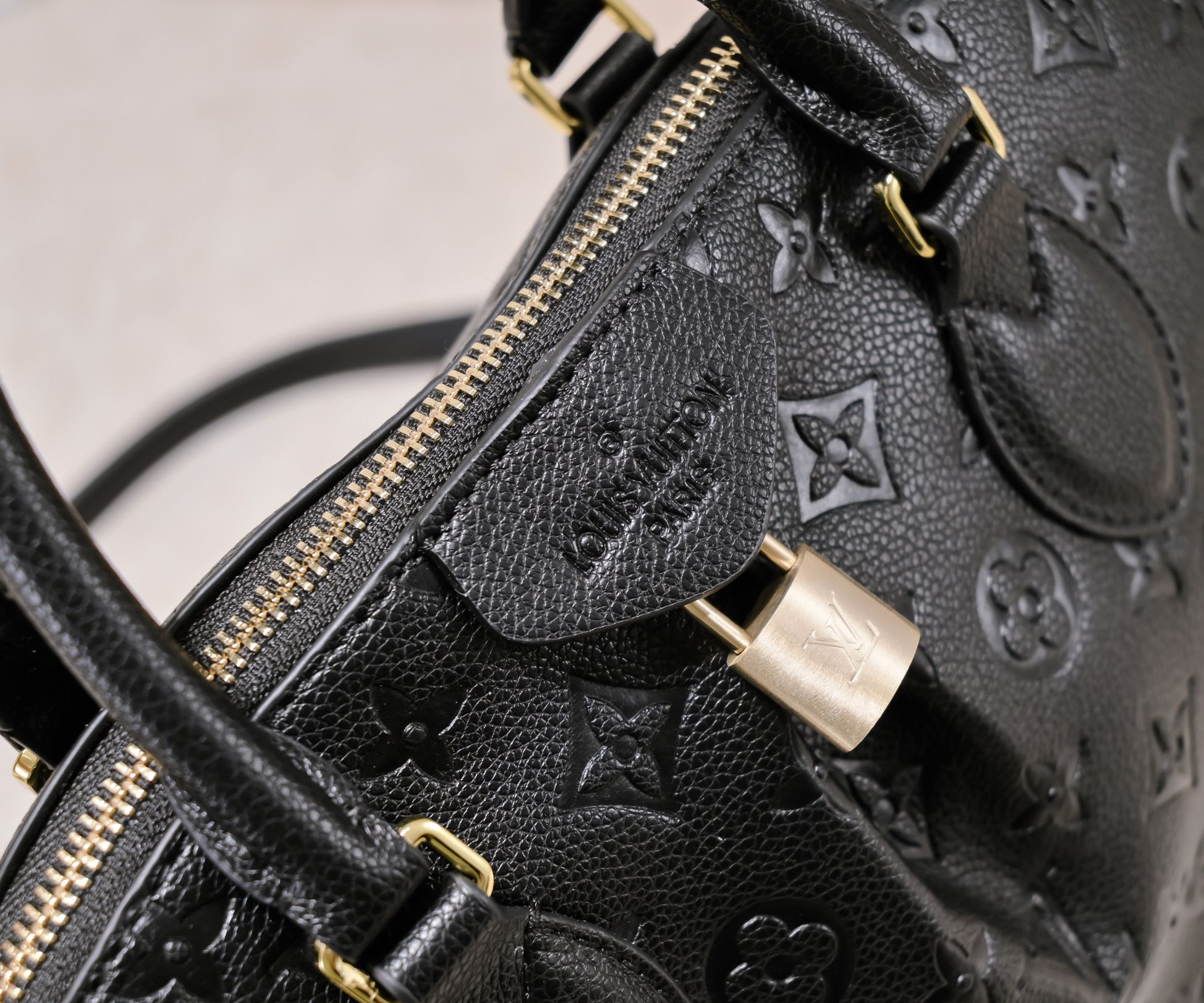 Replica Louis Vuitton Embossed Boetie Mm/Pm