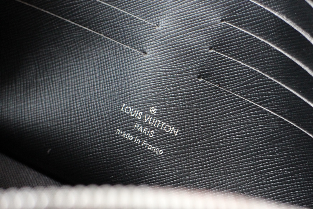 Replica Louis Vuitton Pochette Kasai M30441