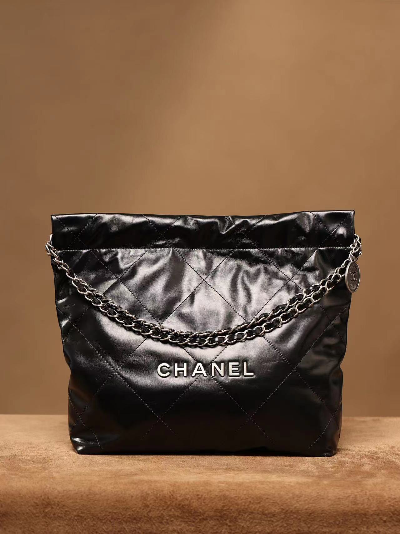 Replica Chanel 22 Handbag Black With Silver Metal Chain