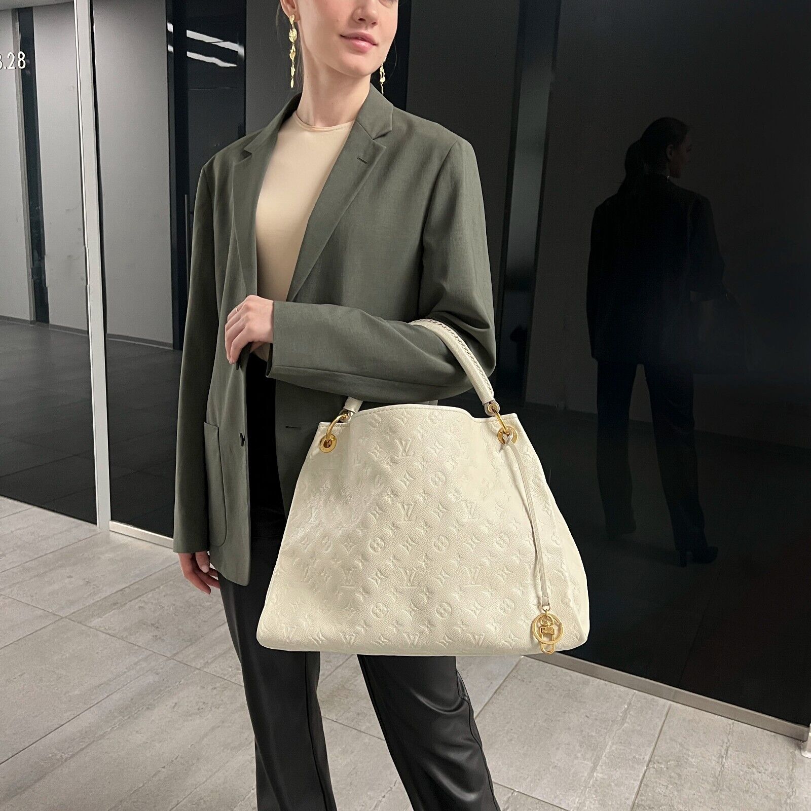 Replica Louis Vuitton Artsy Mm Classic Monogram Empreinte Mbossed White Leather Shoulder Bag M93449