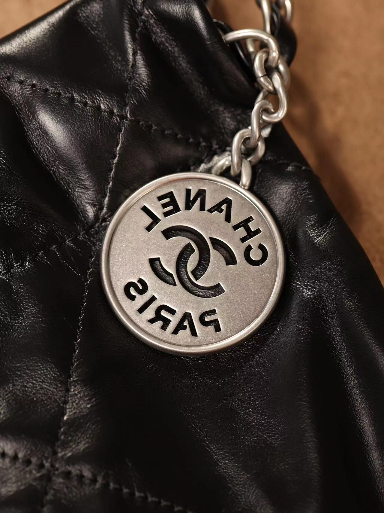 Replica Chanel 22 Handbag Black With Silver Metal Chain