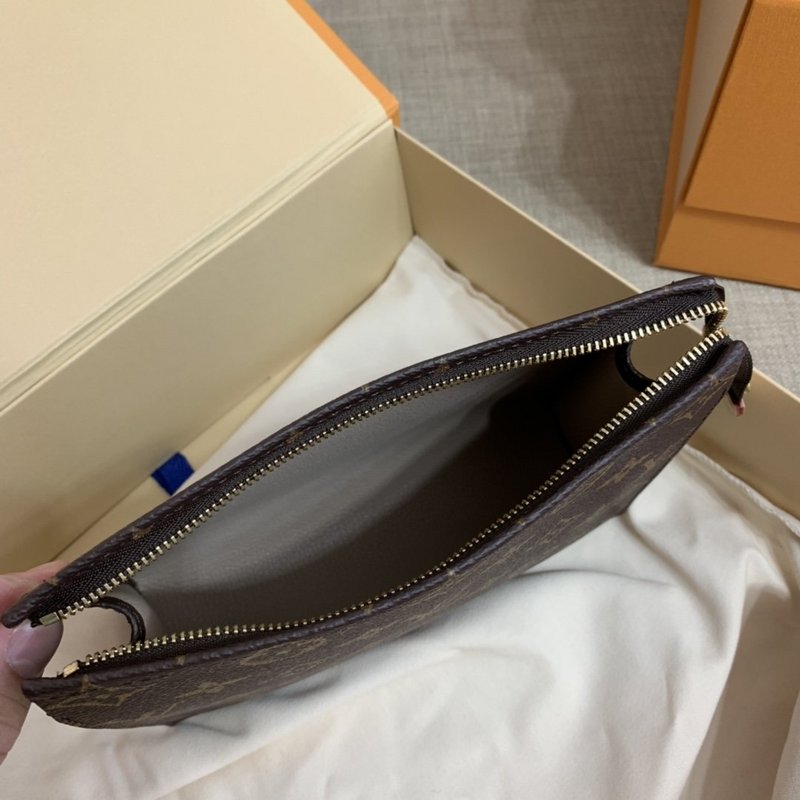 Replica Louis Vuitton Toiletry Pouch 19 M47544