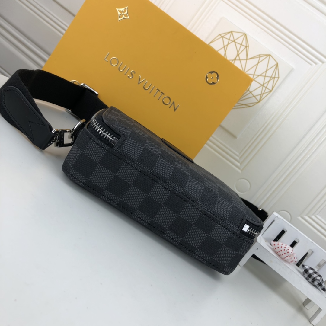 Replica Louis Vuitton Alpha Wearable Wallet