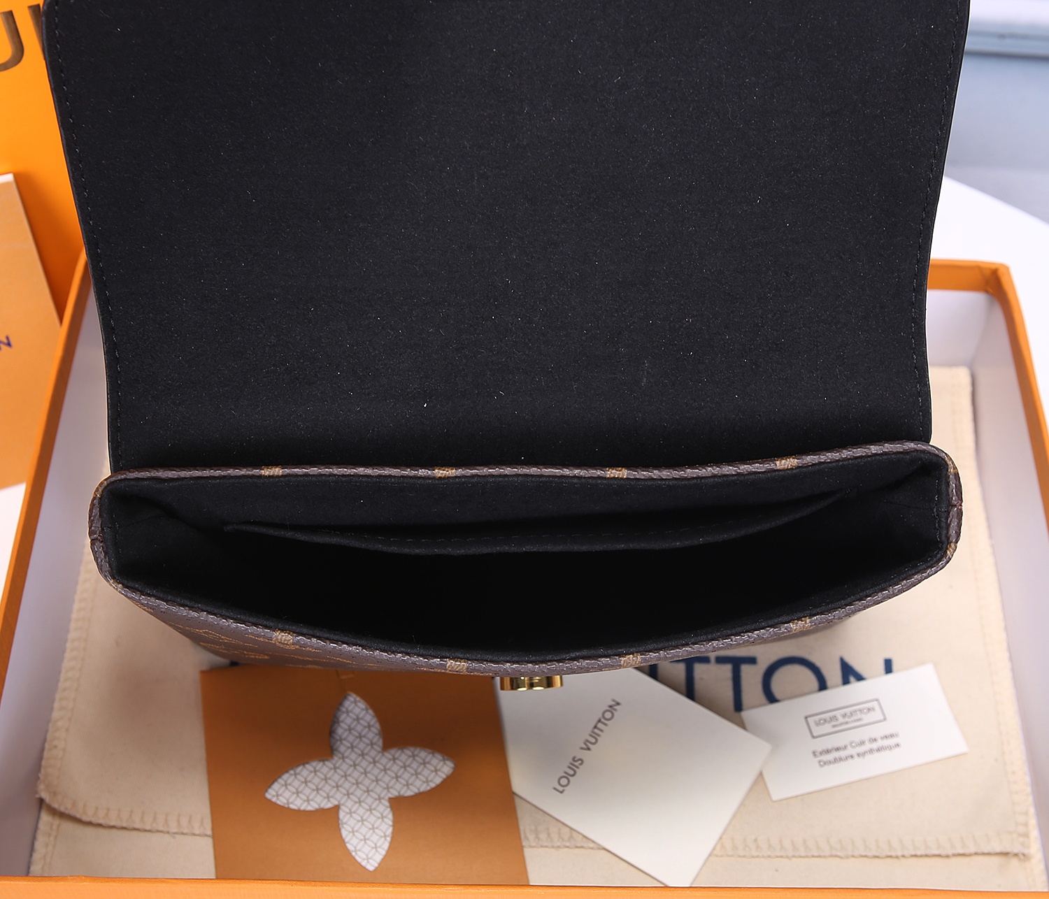 Replica Louis Vuitton Locky Bb 44141/44322