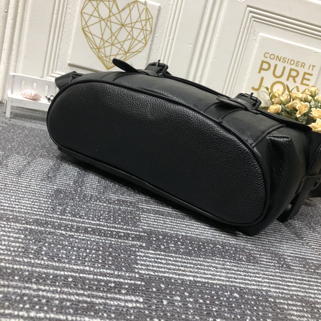 Replica Louis Vuitton Christopher Messenger Backpack