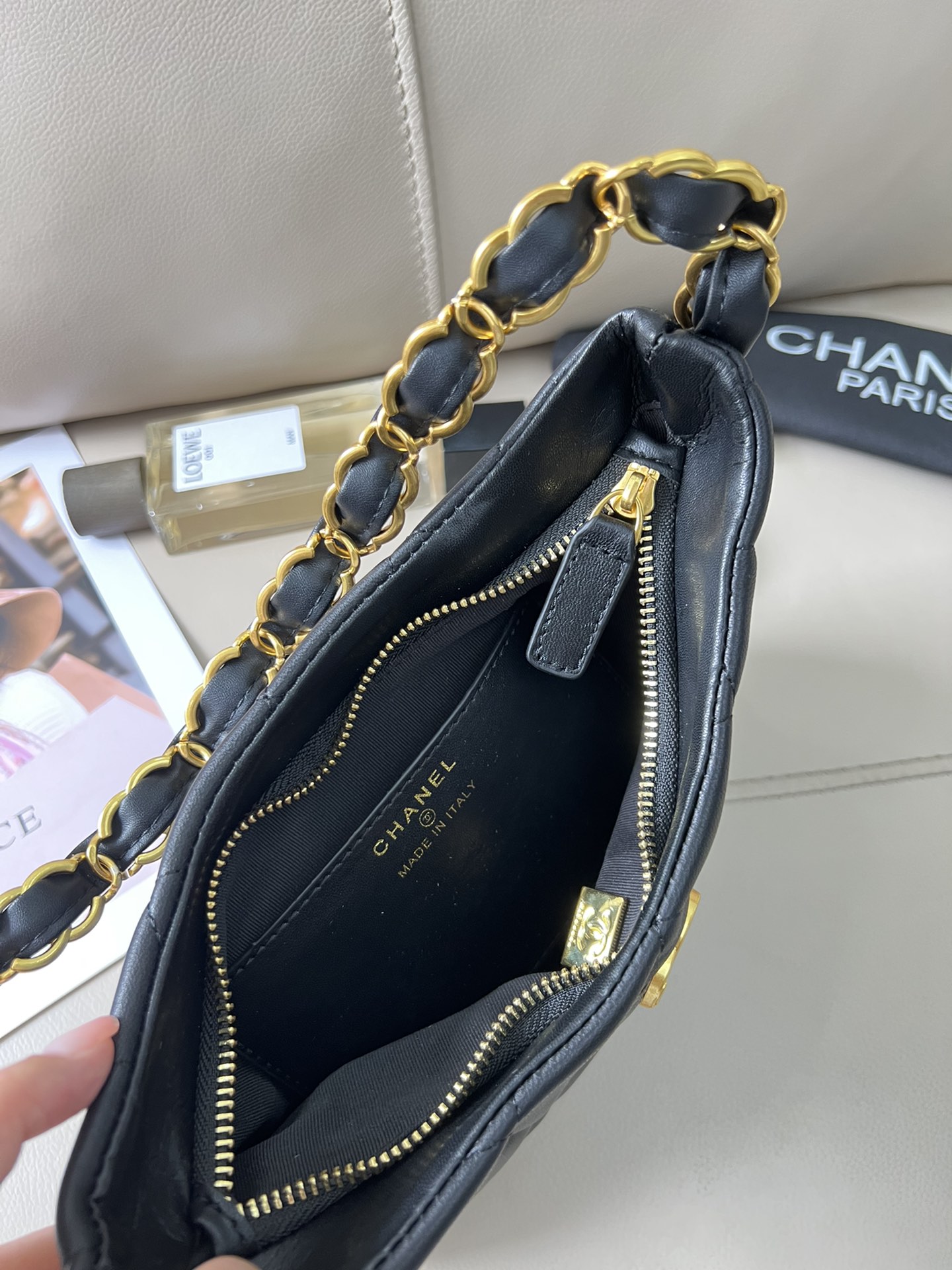 Replica Chanel Hobo HandbagAs3562