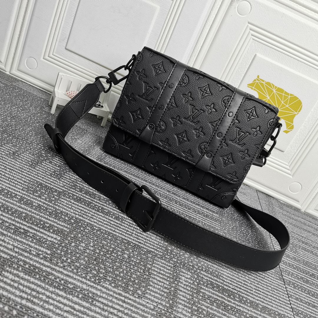 Replica Louis Vuitton Trunk Messenger Black