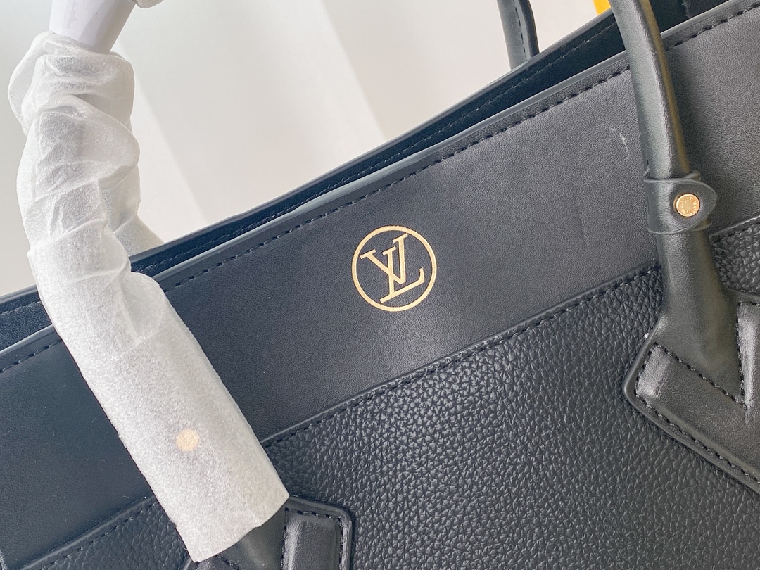 Replica Louis Vuitton On My Side M53824