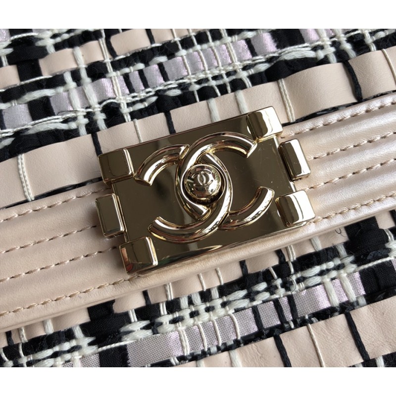 Replica Chanel Boy Chanel Handbag As0130