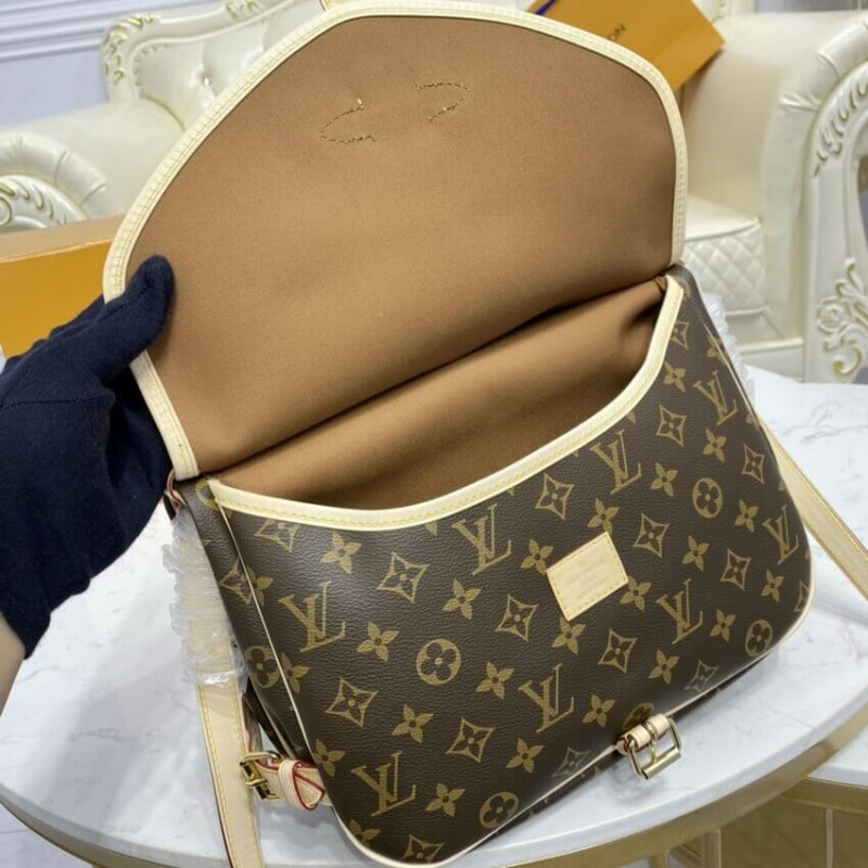 Replica Louis Vuitton Monogram Canvas Saumur Mm M40710