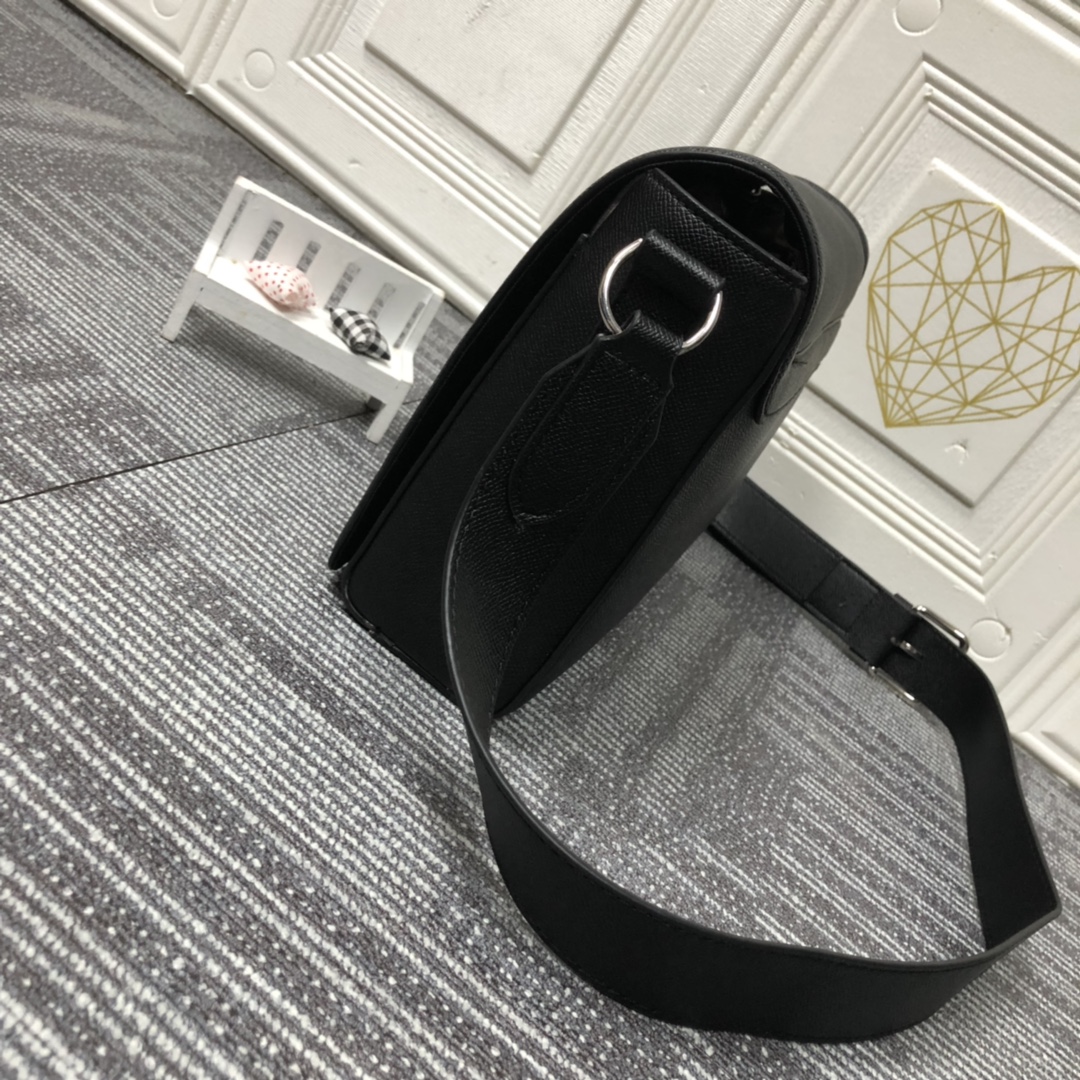 Replica Louis Vuitton New Flap Messenger M30813