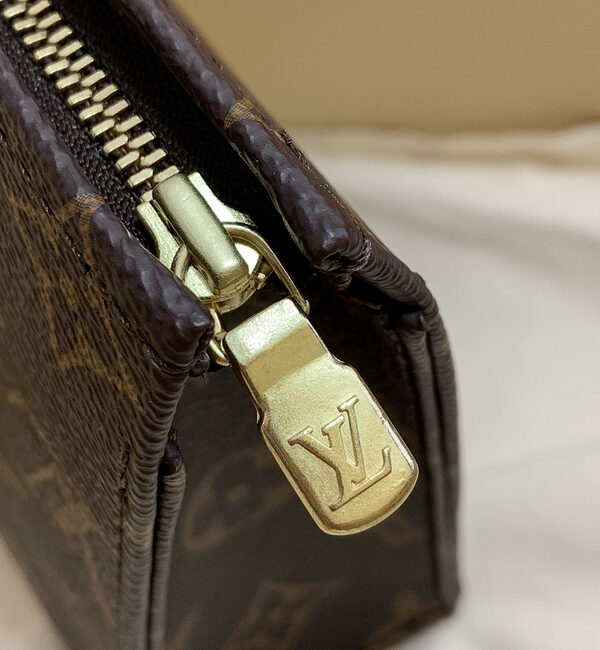 Replica Louis Vuitton Toiletry Pouch 19 M47544