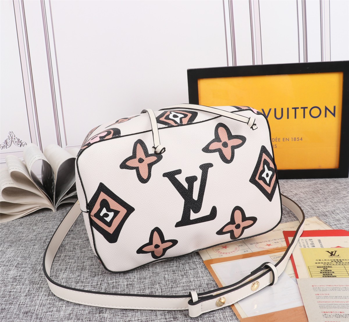 Replica Louis Vuitton Neonoe Mm Bucket Bag Black/White